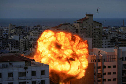 הפצצה של חיל האוויר בעזה, צילום: AP Photo/Hatem Moussa