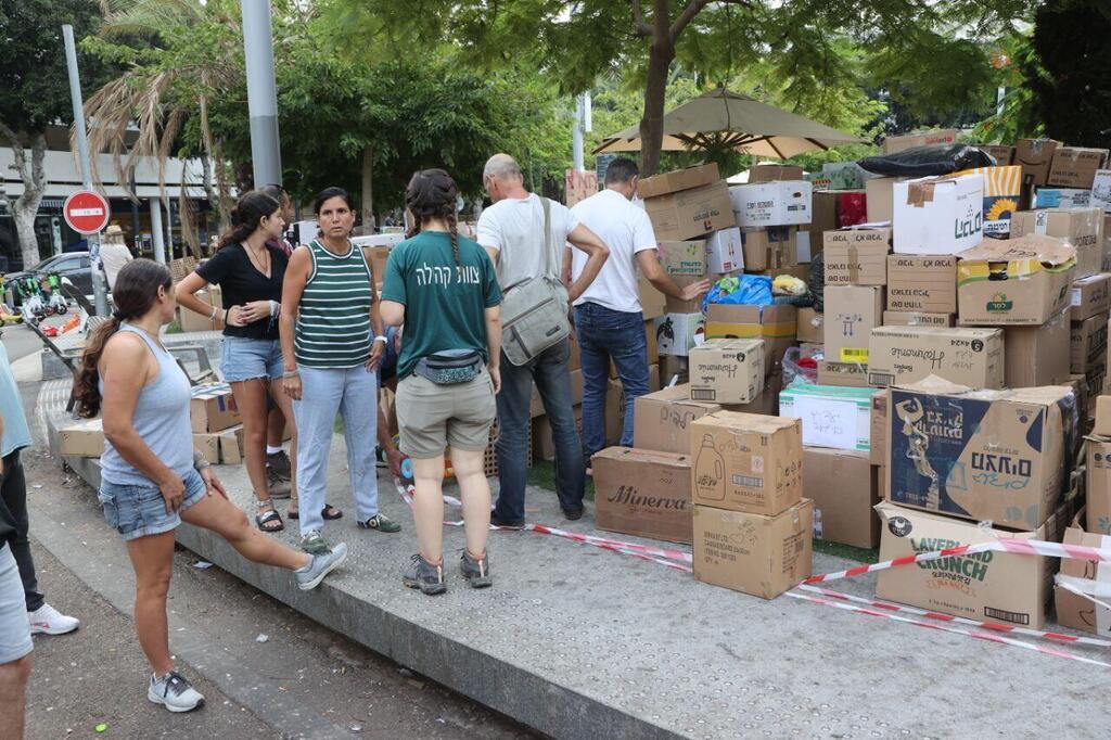 מלחמת עזה איסוף תרומות מפוני עוטף עזה כיכר דיזמגוף תל אביב מבצע חרבות ברזל 