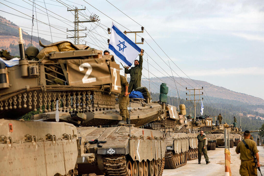 מלחמת עזה כוחות צה"ל טנקים עם דגל ישראל 11.10.23