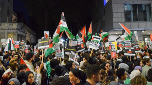 Thousands come out for and against Israel as protests commence globally ...