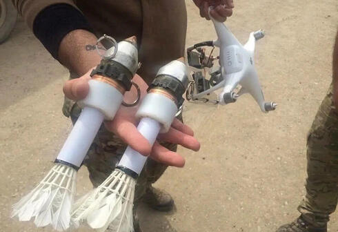 פצצות מאולתרות של ארגון טרור; הזנב - מכדור בדמינגטון, צילום: dronexl