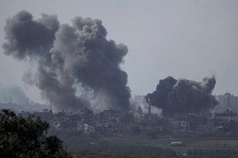 הפצצות ברצועת עזה, צילום: AP Photo/Leo Correa