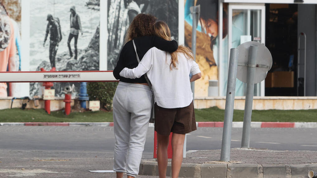 קרובות של נעדרים מגיעות בשבוע שעבר לחמ"ל האיתור באיירפורט סיטי