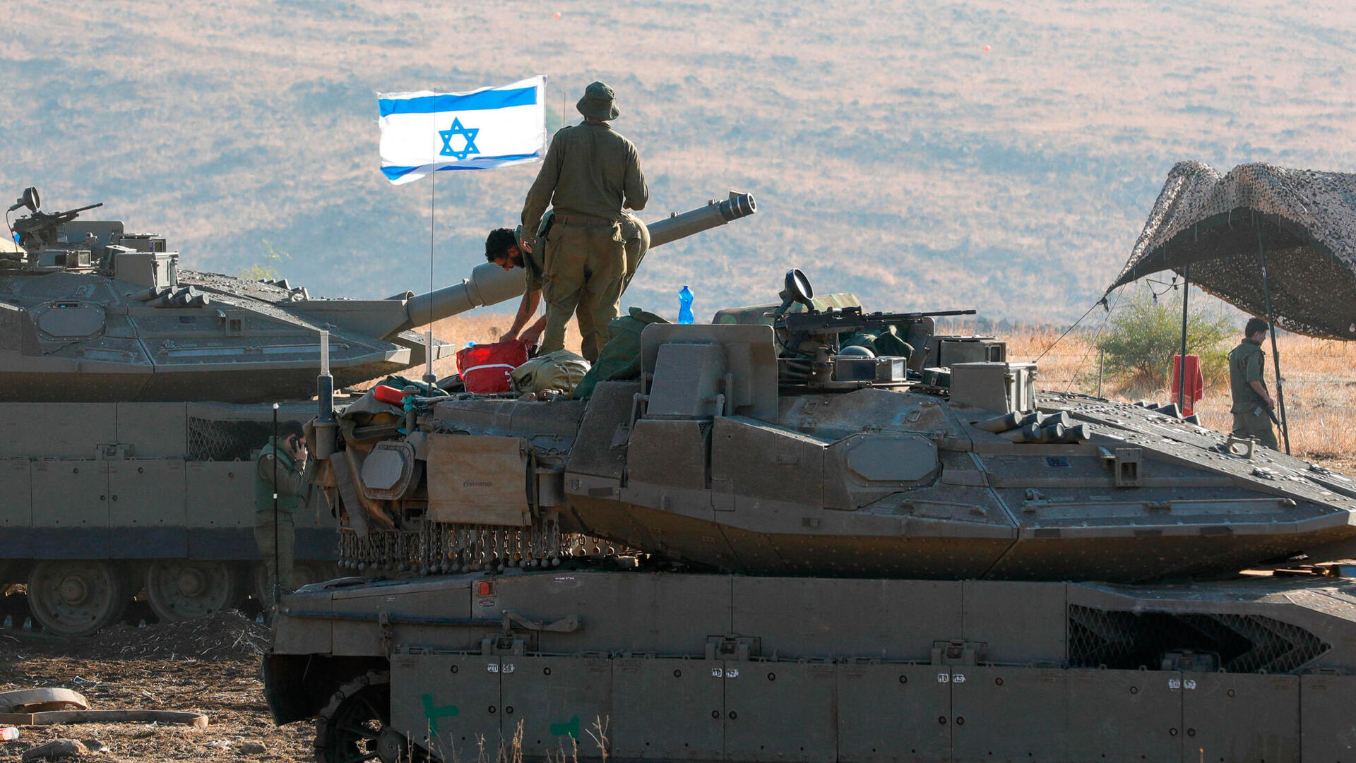 מלחמת עזה כוח צה"ל חיילים על טנק בצפון ישראל ליד הגבול עם לבנון 15.10.23