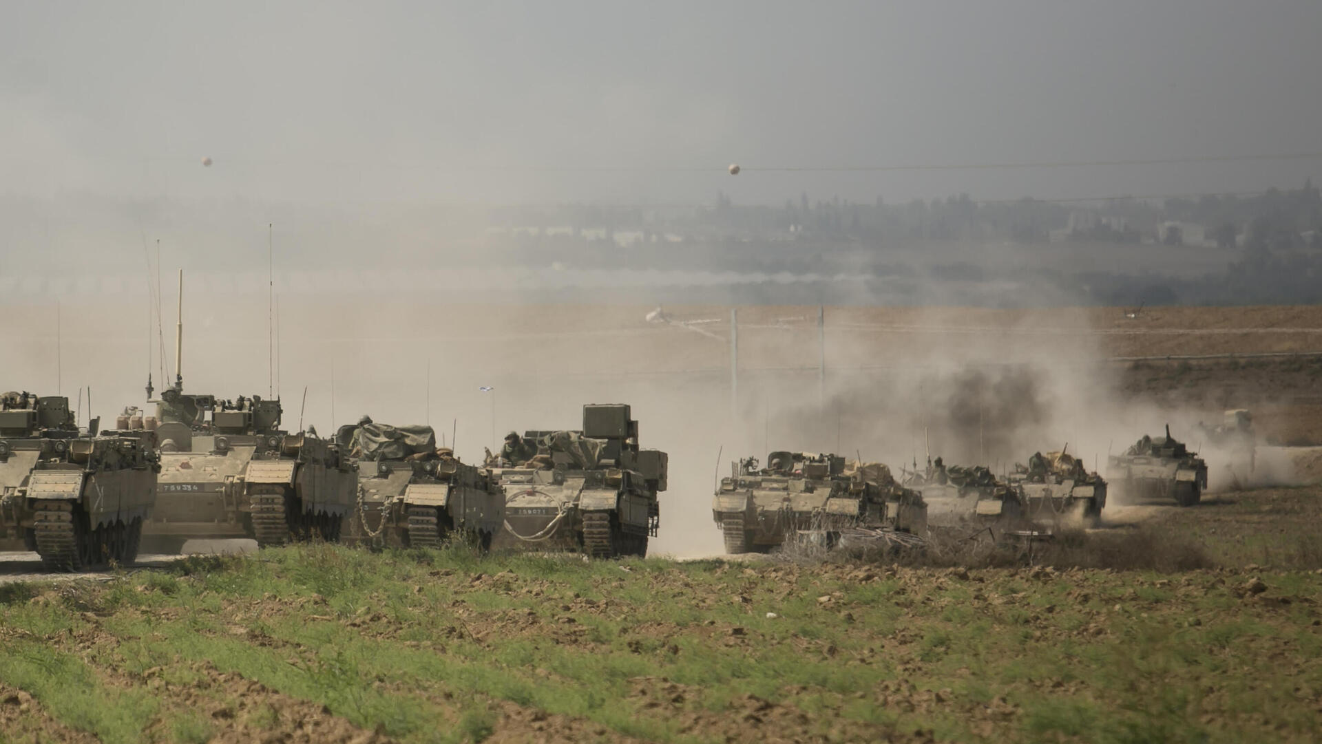 מלחמת עזה כוחות צה"ל חיילים טנקים תותחנים ב עוטף עזה חרבות ברזל 