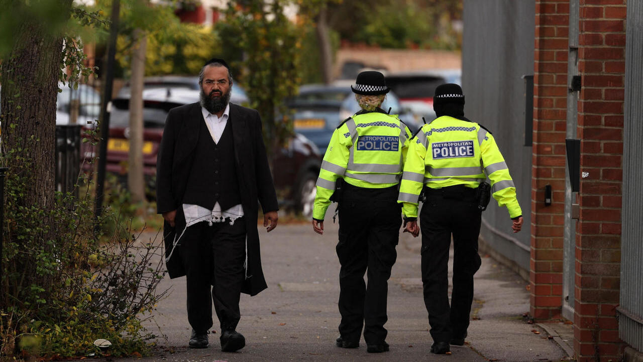 שוטרות בקהילה יהודית בצפון לונדון