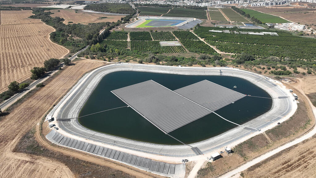 מתקן אנרגיה סולארי הסמוך לשדרות של חברת נופר אנרגיה