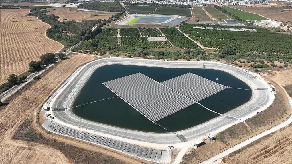 מתקן אנרגיה סולארי הסמוך לשדרות של חברת נופר אנרגיה