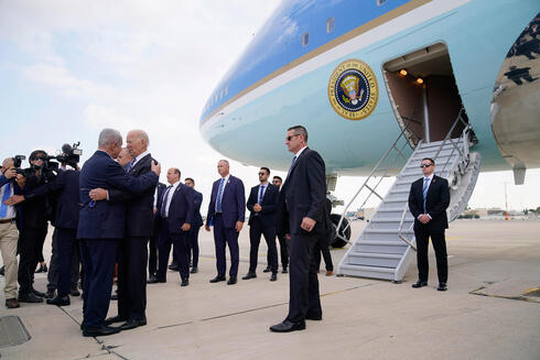 הנשיא ביידן וראש הממשלה נתניהו לאחר נחיתת הנשיא בנתב"ג, צילום: שאטרסטוק