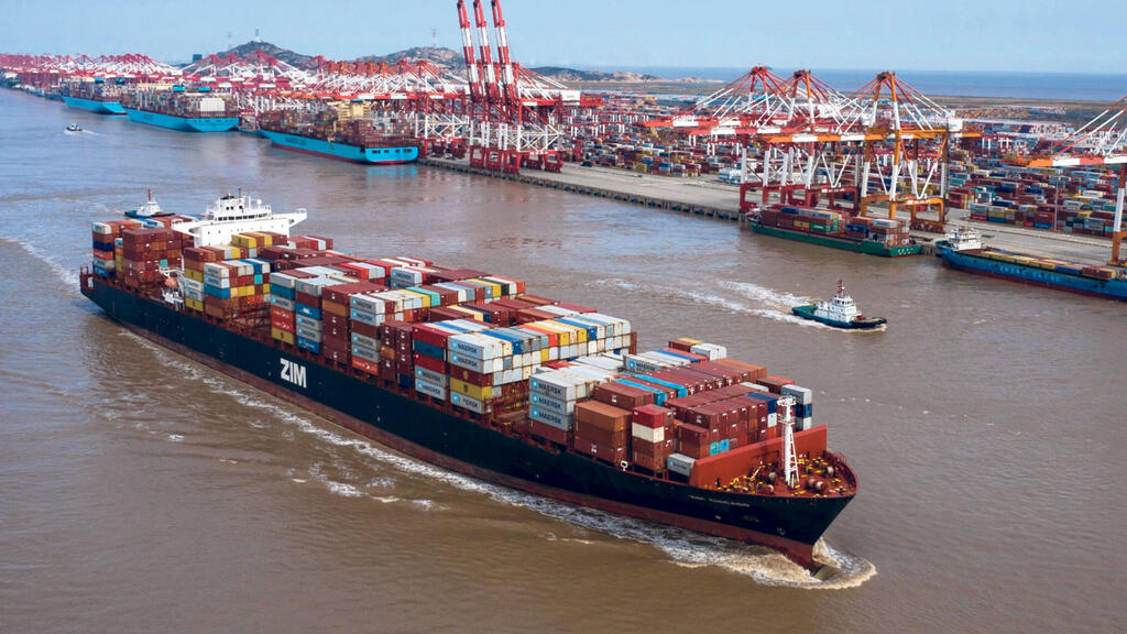 ספינה של צים בנמל הסמוך ל שנגחאי  סין