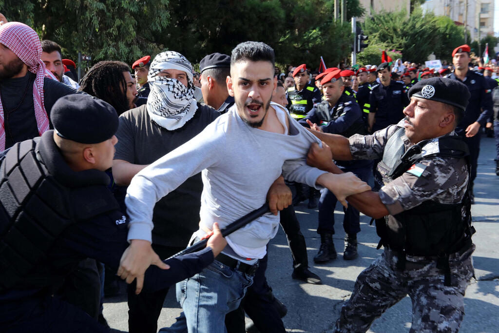 מלחמת עזה מהומות ב ירדן ב הפגנה פרו-פלסטינית 18.10.23