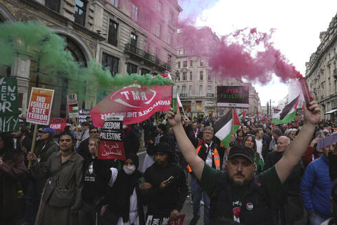 הפגנה של פרו־פלסטינים השבוע בלונדון, צילום: AP