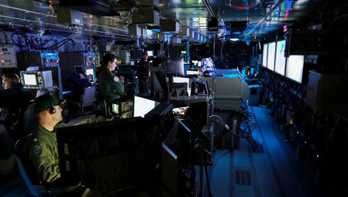 תא השליטה העיקר של הספינה פורד, צילום: USN