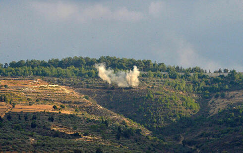 הפגזה של צה"ל בדרום לבנון , צילום:  EPA/WAEL HAMZEH