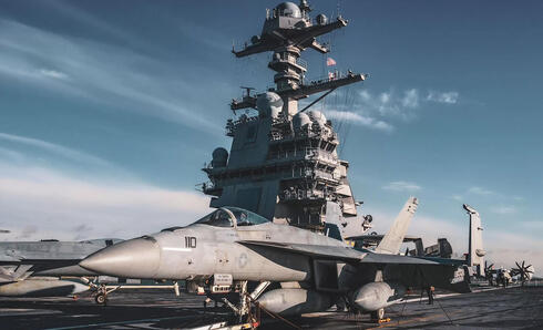F18 על סיפון האוניה, לקראת שיגור, צילום: USN
