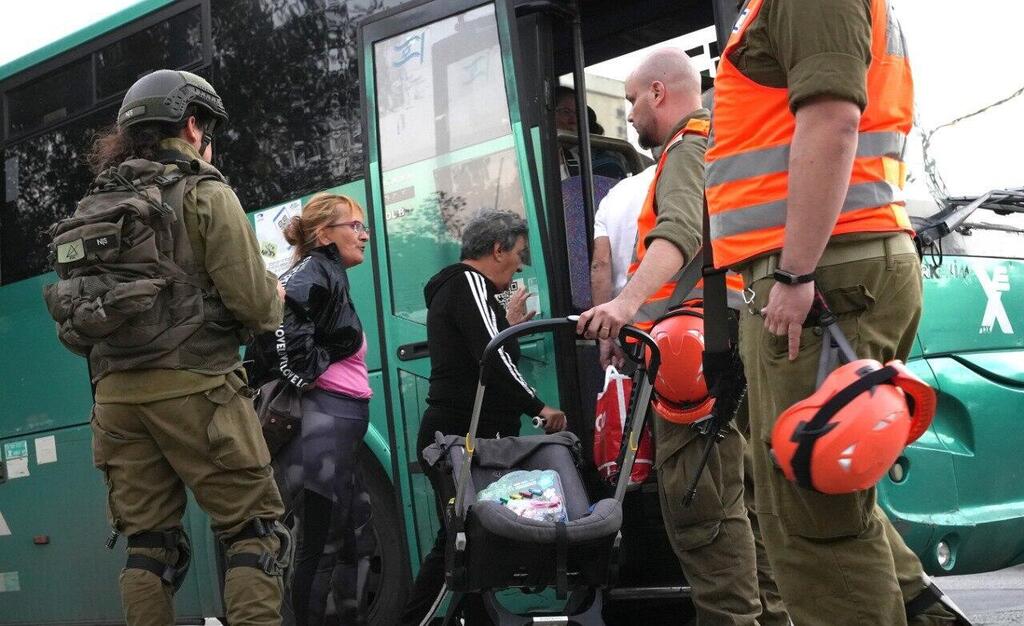 קריית קרית שמונה פינוי מפונה מפונים תושבים מלחמה לחימה צה"ל צבא הגנה לישראל שטח אש לבנון חיזבאללה חמ 