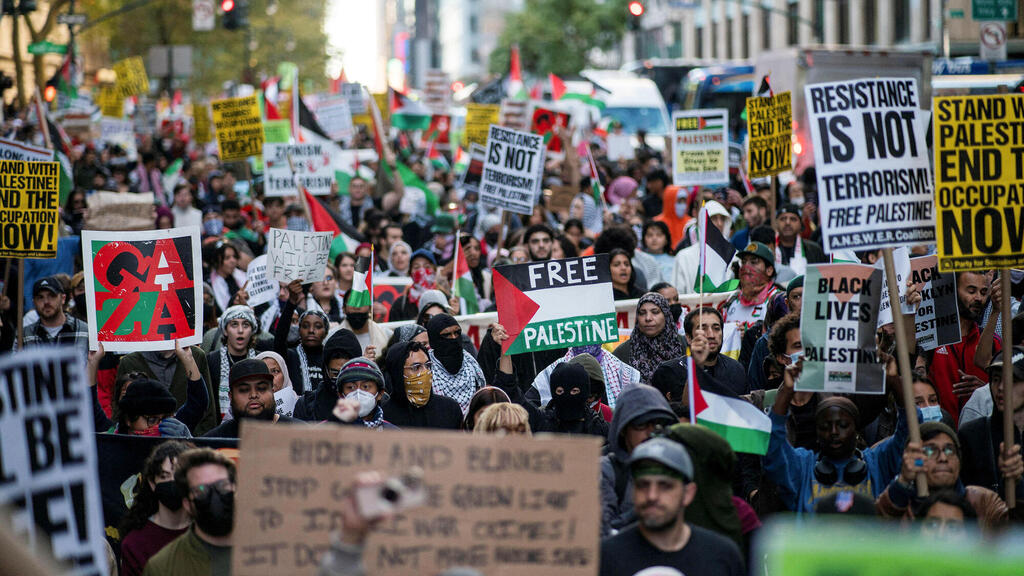 הפגנה הזדהות עם פלסטינים בעזה, על רקע הסכסוך המתמשך בין ישראל לארגון חמאס, בעיר ניו יורק, ארה"ב