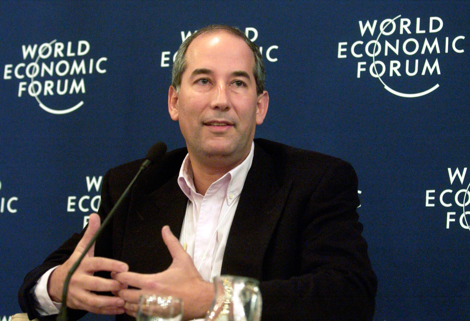 טום גלוסר לשעבר מנכ"ל רויטרס משתתף בדיון במהלך הפורום הכלכלי העולמי בדאבוס