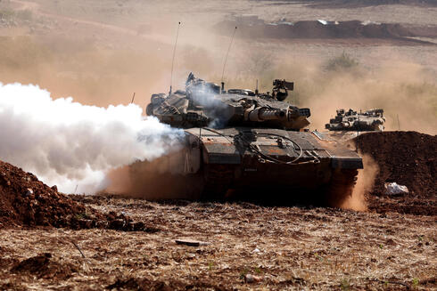טנק של צה"ל בגבול לבנון,  צילום: Aris MESSINIS / AFP