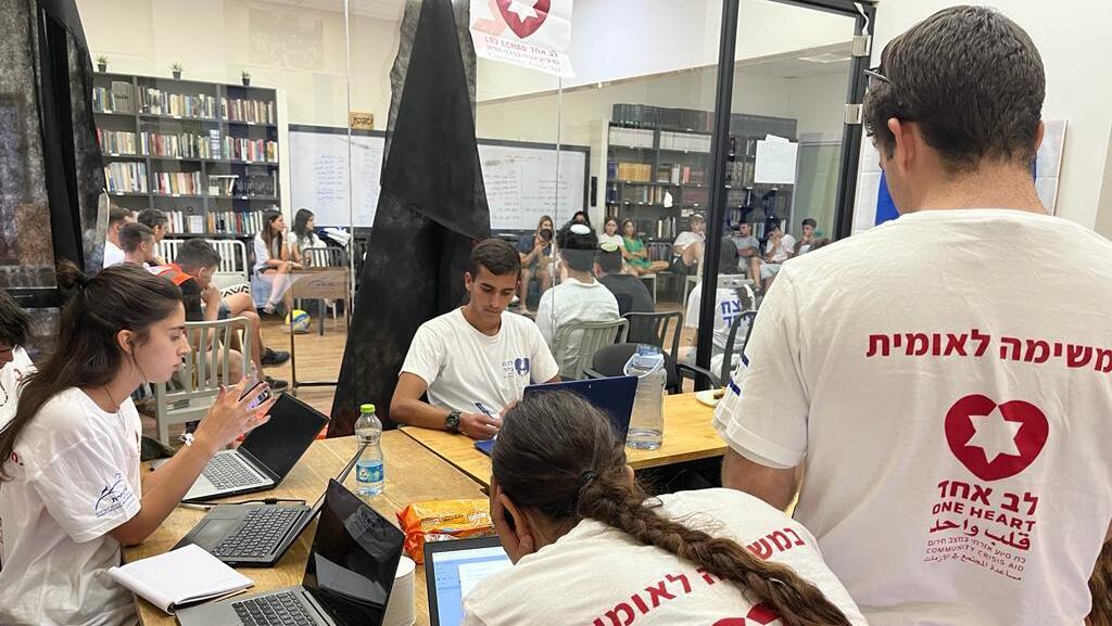 Fiverr and Hibob established the "One Heart" hi-tech situation room with a fleet of tens of thousands of volunteers