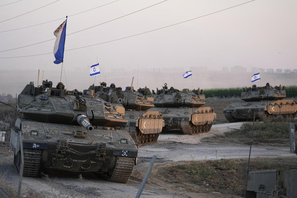 מלחמת עזה טנקים ישראליים בגבול הרצועה