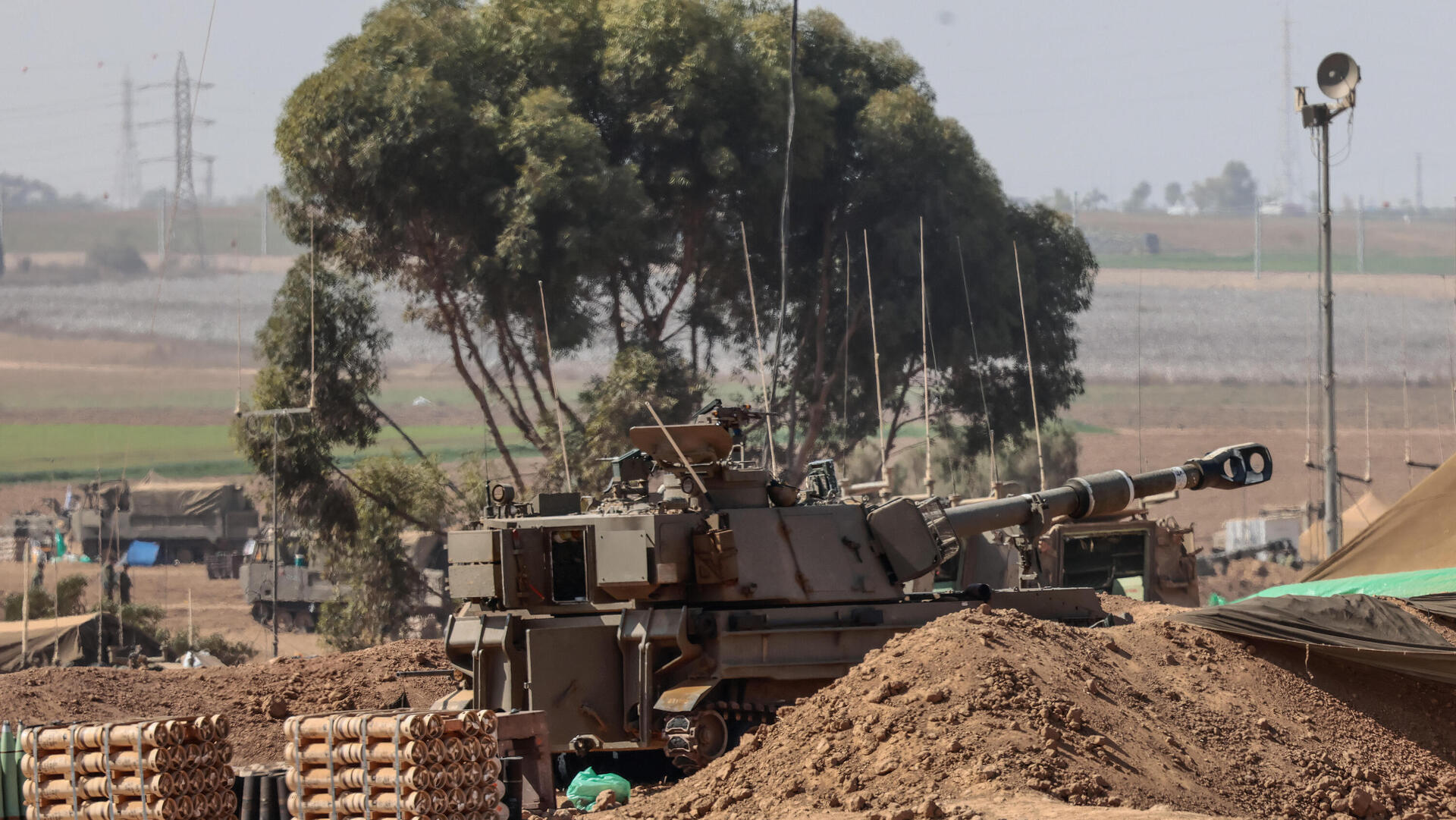 מלחמת עזה חיילים ישראלים מתכוננים לתרחיש של תמרונים קרקעיים במקום לא ידוע ליד הגבול עם עזה 26.10.23