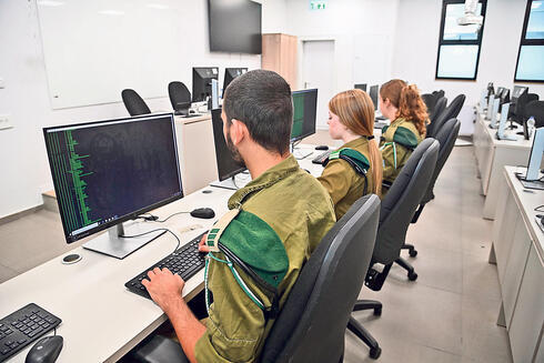 Unit 8200. The soldiers in the photo are not connected to the story. (Photo: Hertzel Yosef) חיילי 8200