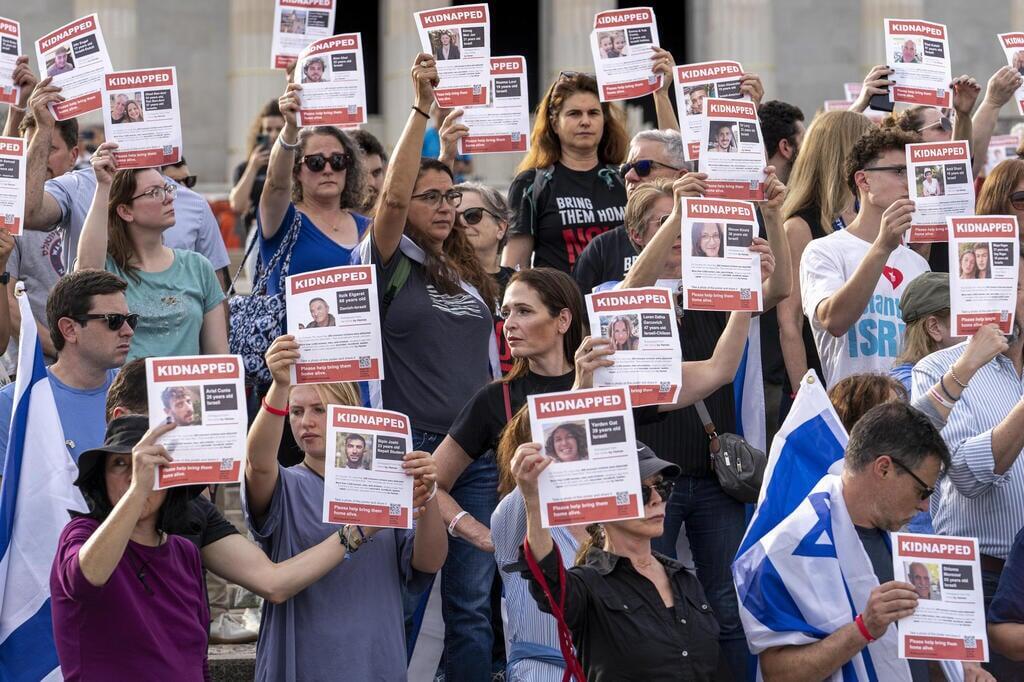 מחאת משפחות ה חטופים מול אנדרטת לינקולן ב וושינגטון ארה"ב 28.10.23 מלחמה בעזה חרבות ברזל