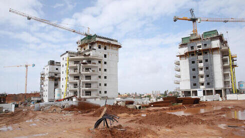 Israeli real estate prices drop for first time in years ahead of war