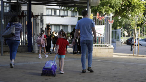 קיש הכריז על הרחבת בתי הספר של החופש הגדול - ללא תיאום עם האוצר