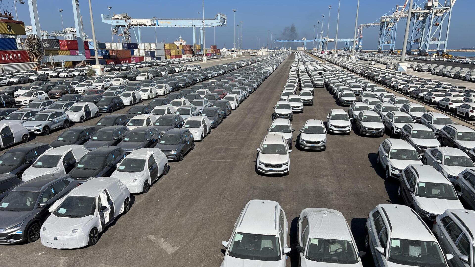 מכוניות ב נמל חיפה