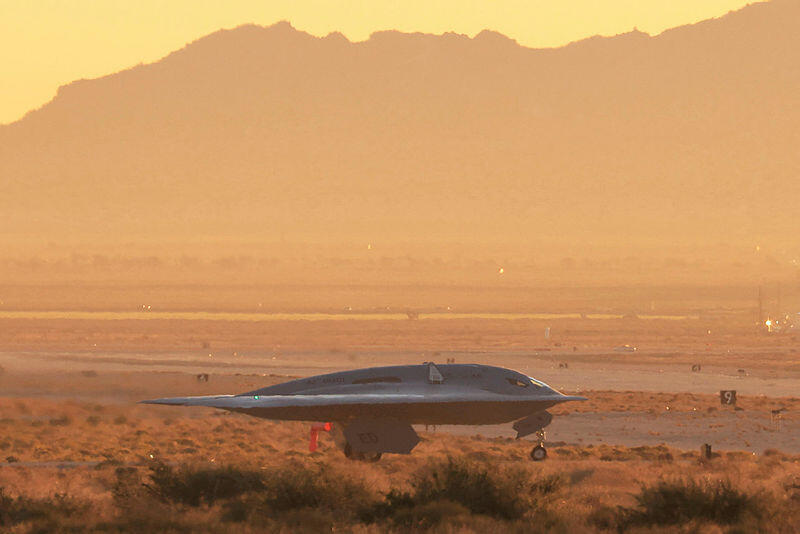 מטוס B-21 ריידר של חיל האוויר האמריקאי בטיסת בכורה 10.11.23