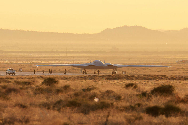 מטוס B-21 ריידר של חיל האוויר האמריקאי בטיסת בכורה 10.11.23