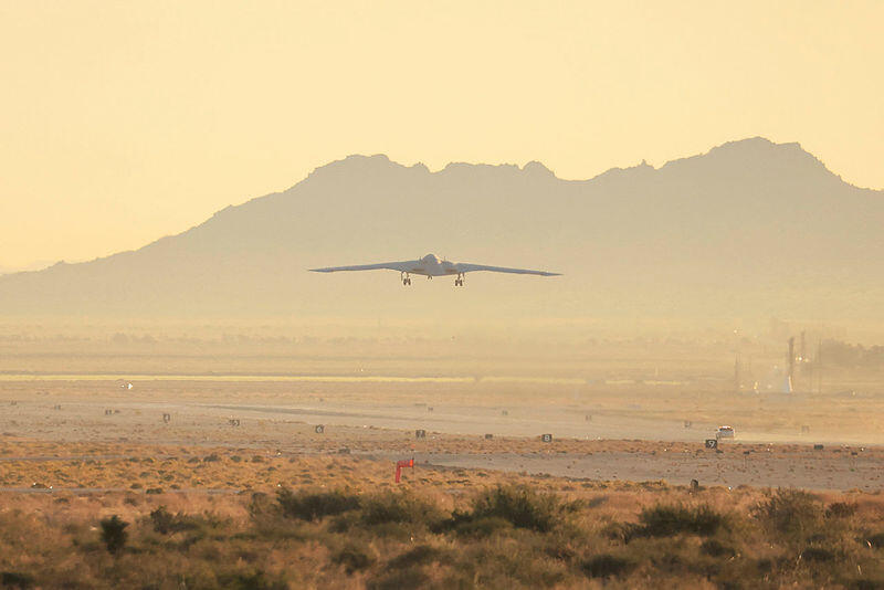 מטוס B-21 ריידר של חיל האוויר האמריקאי בטיסת בכורה 10.11.23