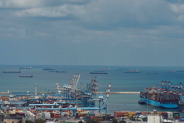 אוניות מטענים בנמל חיפה , שרון צור