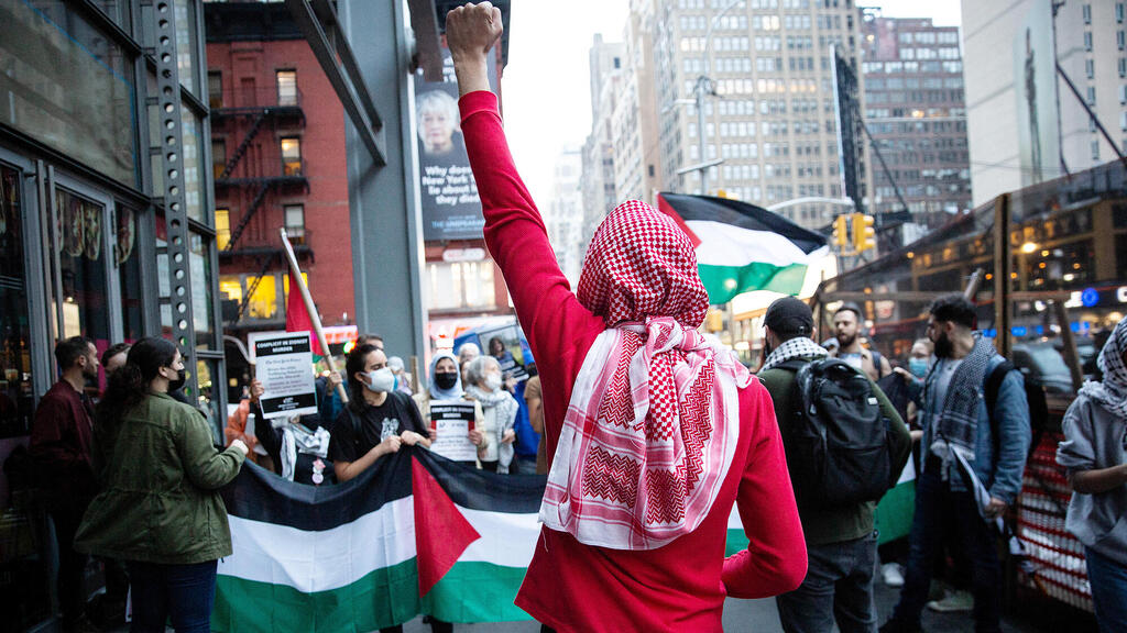 אקטיביסט בהפגנת תמיכה ב פלסטינים ב ניו יורק פנאי