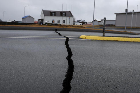 רעידת אדמה התפרצות הר געש איסלנד, צילום: Reuters/ RUV/RAGNAR VISAGE