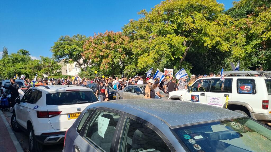 צעדת משפחות החטופים בנוף איילון