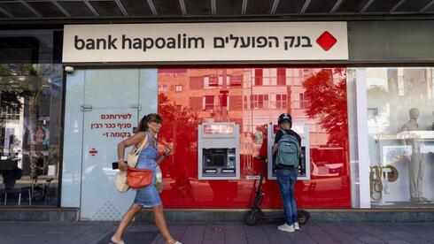 הפועלים מעלה דמי ניהול לקופות בניהול אישי, ונוגס בהכנסות המוסדיים