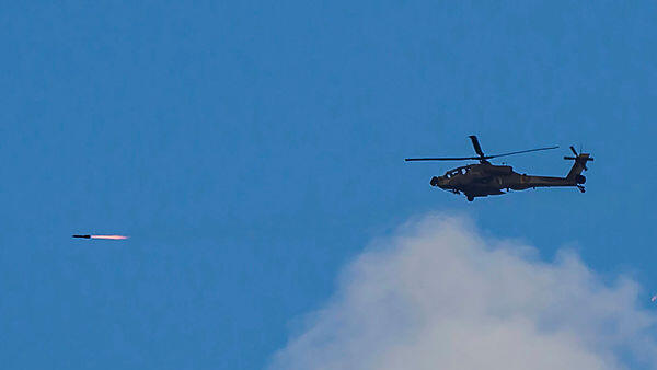מסוק צה"ל תוקף ברצועת עזה, צילום: AFP