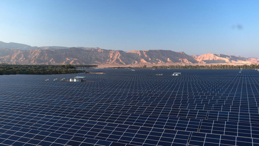 שדה סולארי בקטורה