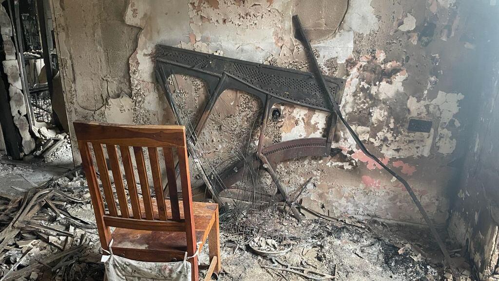 הרס בקיבוץ ניר עוז. "האמיר קיווה שלמרות תגובתו המסויגת, נתניהו ייקח ברצינות את המסר" (צילום: שי סלינס) הרס בקיבוץ ניר עוז עוטף עזה מלחמה בעזה חרבות ברזל