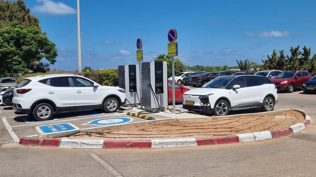 עמדת הטענה לרכב חשמלי