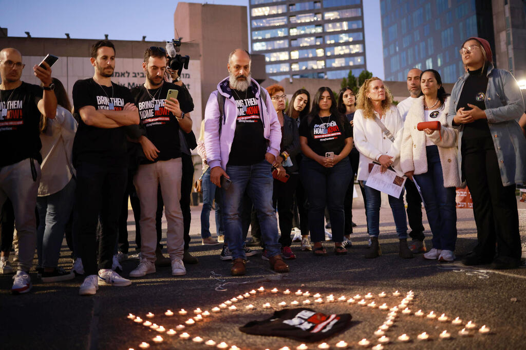 מתאספים בכיכר החטופים בתל אביב לפני ההצבעה על העסקה מלחמת עזה 21.11.23