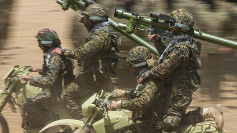 צבא קטן: אופנועים וטילי כתף, צילום: אי-פי