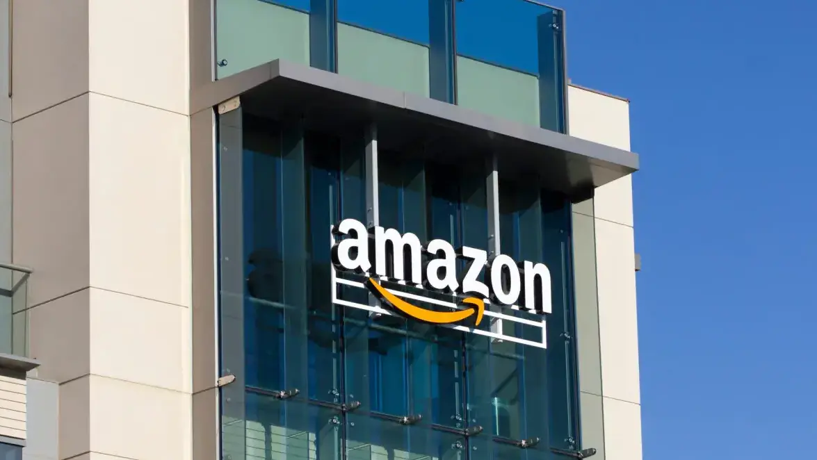 אמזון לוגו צ'אבוט Q