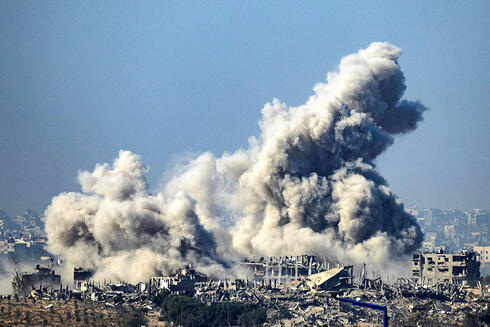הפצצה של צה"ל ברצועת עזה, היום, צילום: John MACDOUGALL / AFP
