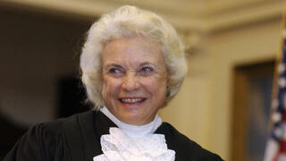 סנדרה דיי או'קונור האישה הראשונה שכיהנה כשופטת בבית המשפט העליון בארה"ב הלכה לעולמה בגיל 93