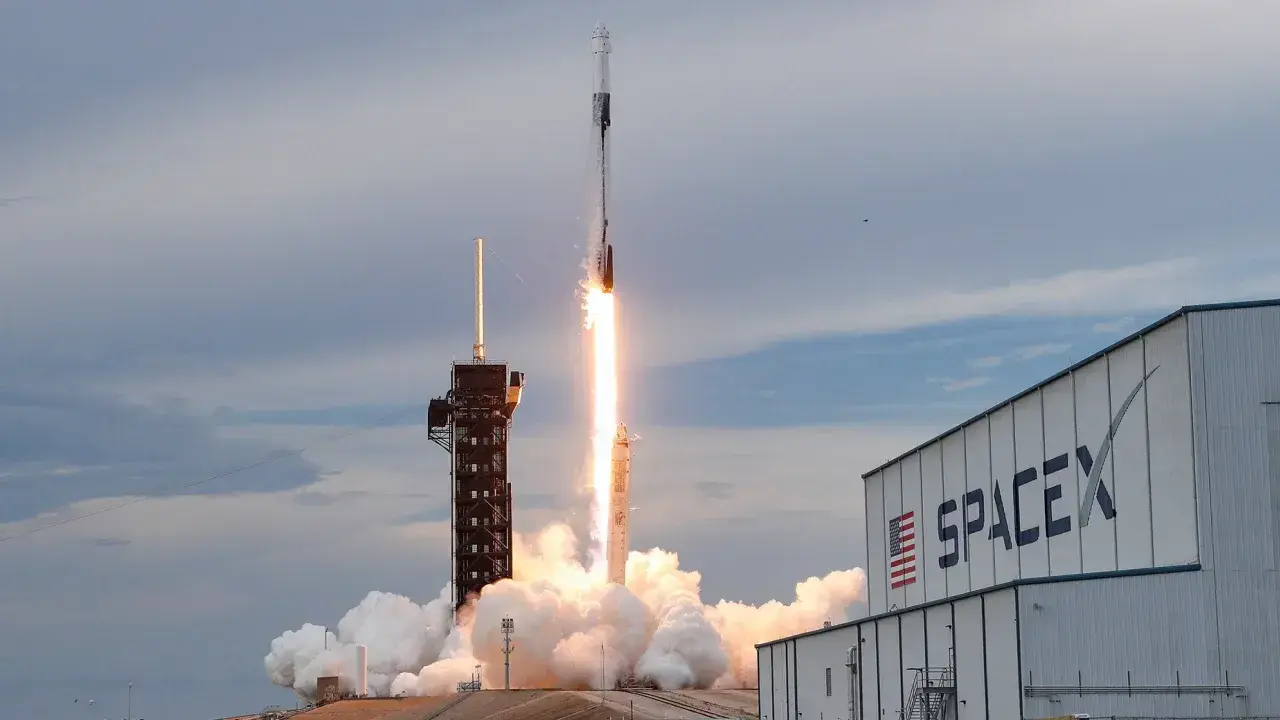 שיגור חללית Axiom-2 על גבי רקטה פלקון 9  SpaceX