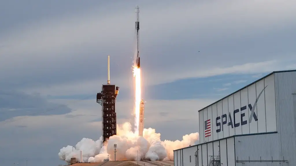 שיגור חללית Axiom-2 על גבי רקטה פלקון 9  SpaceX